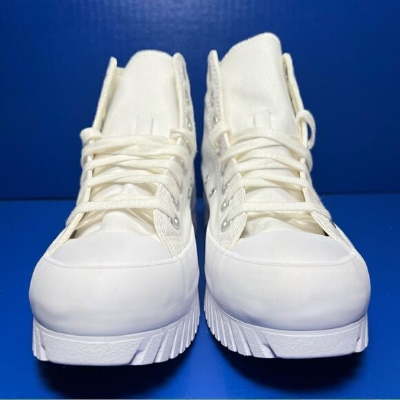 Converse Chuck Taylor All Star Lugged Hi-Top 2.0 Shoes in All White Canvas - Picture 2 of 11
